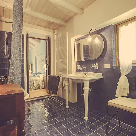 Relais Di Charme Frazione Chiavolino 팜스테이 *